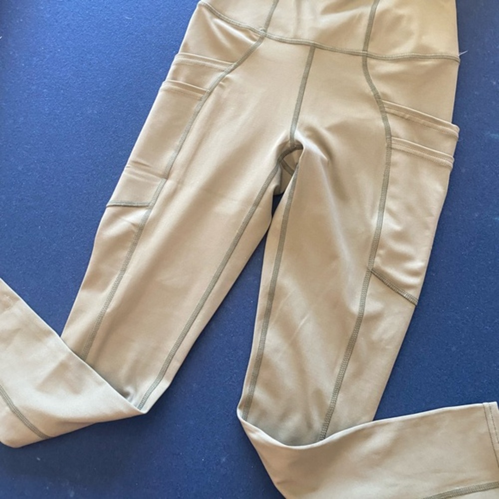 FREE PEOPLE MOVEMENT leggings! NEW💪🏼 Thea leggings have LOTS of pockets!!!!!